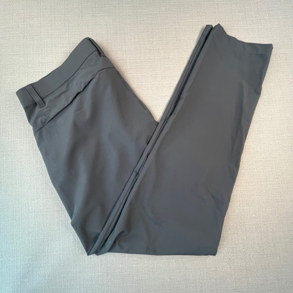 Fabletics The Only Pant Mens 33x29 Grey Performance Tech Stretch Chino Trousers